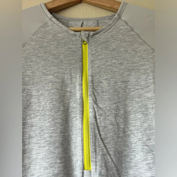 LULULEMON Clip In Long Sleeve - Picture 5 of 9
